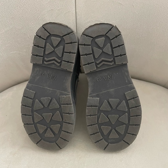 Zara Toddler Waterproof Boots with Rubber Toe - Size 7 - Picture 2 of 5
